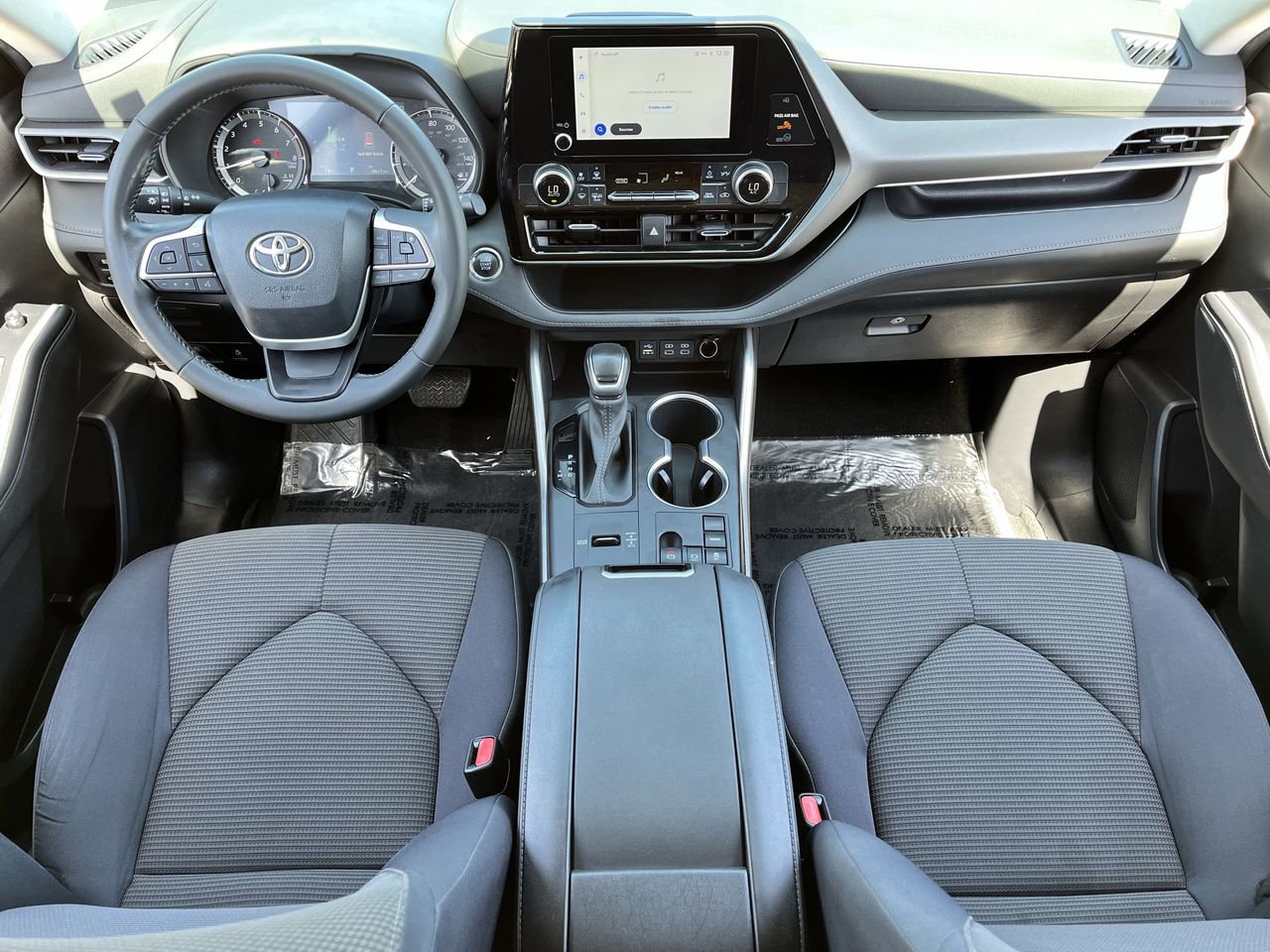 Used 2023 Toyota Highlander LE image 9