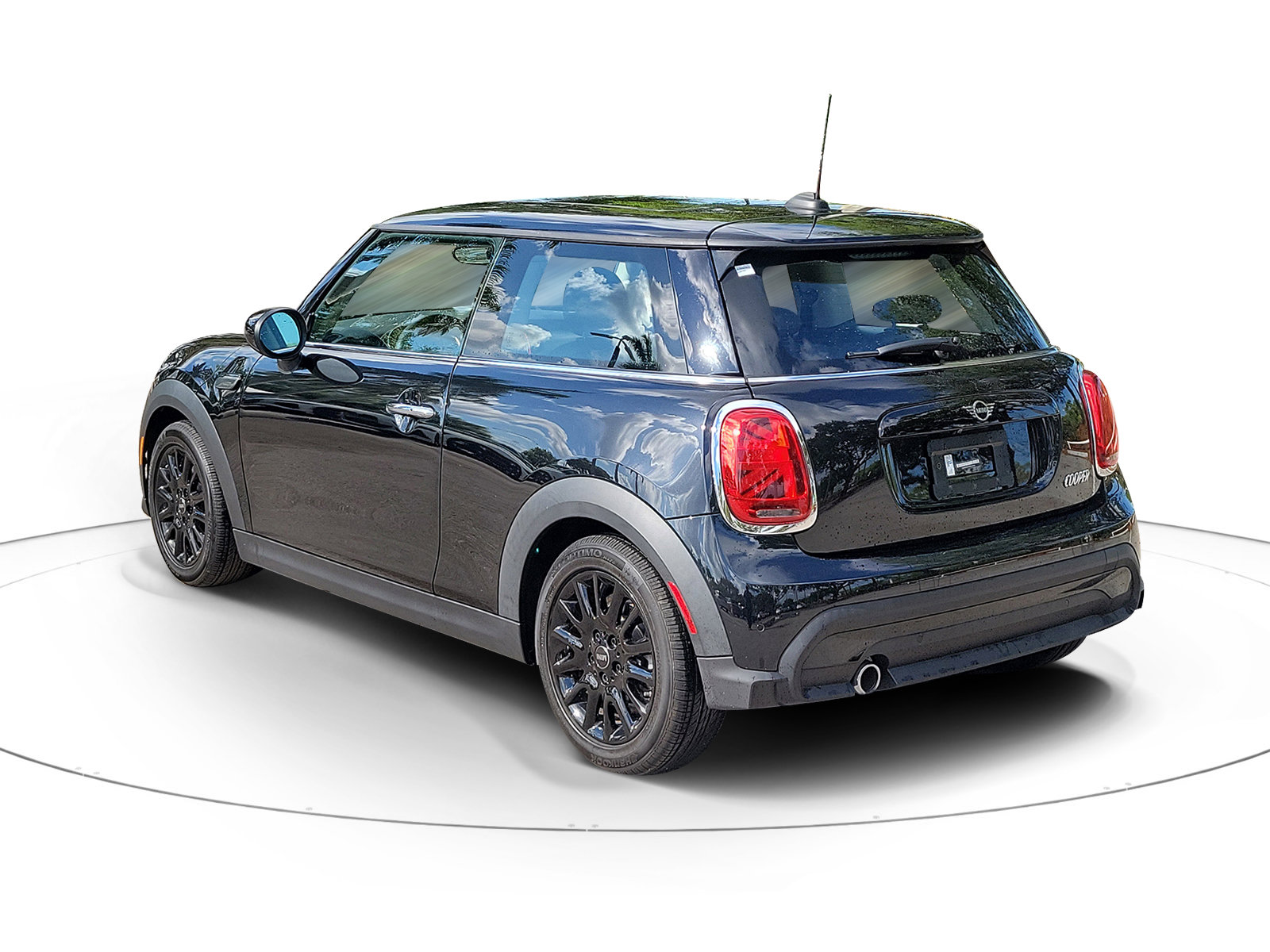 Used 2024 MINI Cooper 2-Door Hardtop image 3