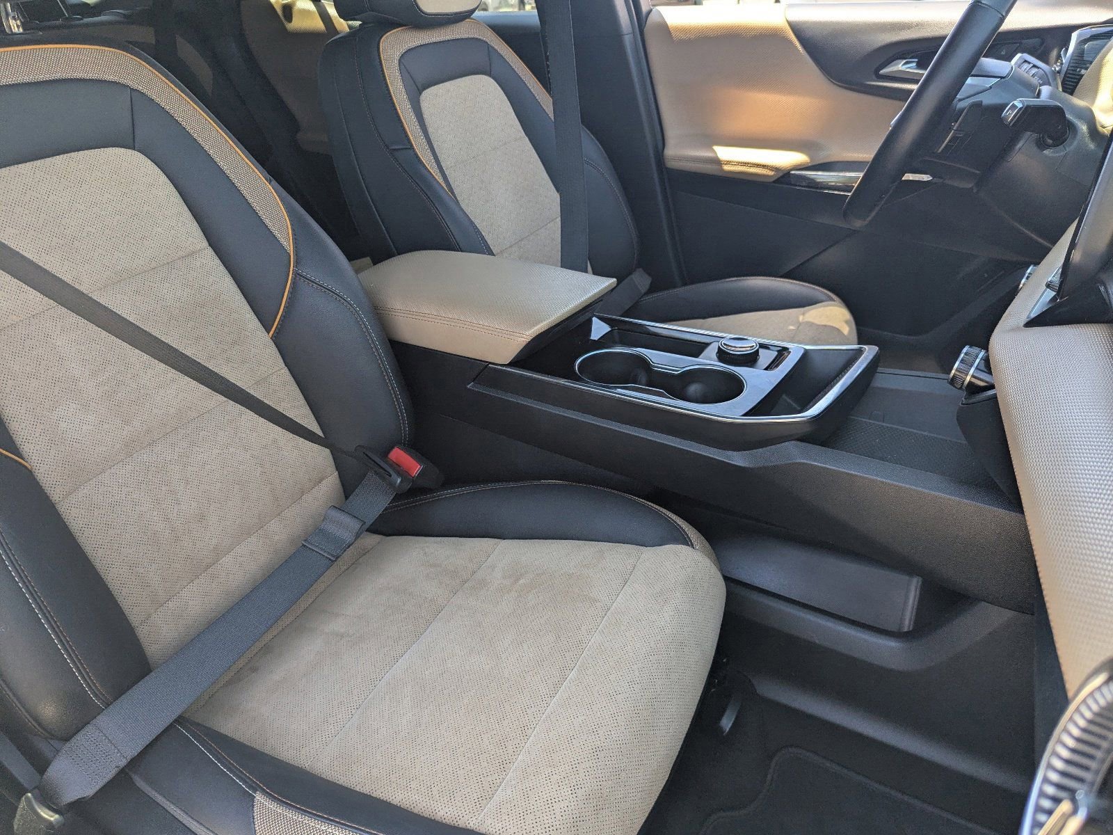 Certified 2025 Chevrolet Equinox ACTIV w/ Safety and Technology Package AWD/4WD image 11