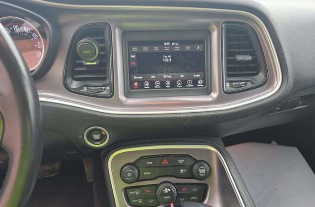 Used 2019 Dodge Challenger SXT image 7