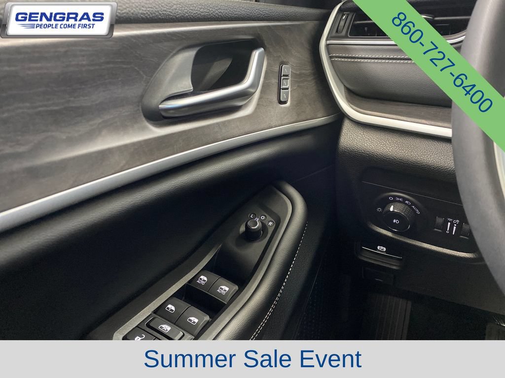 Used 2023 Jeep Grand Cherokee L Limited AWD/4WD image 24