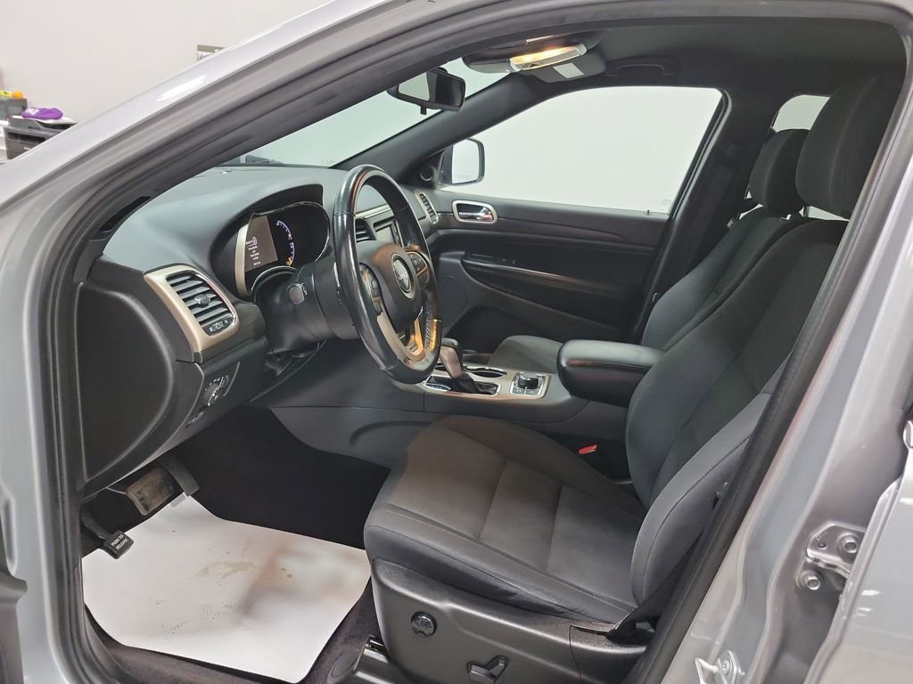 Used 2016 Jeep Grand Cherokee Laredo w/ Quick Order Package 23E image 4