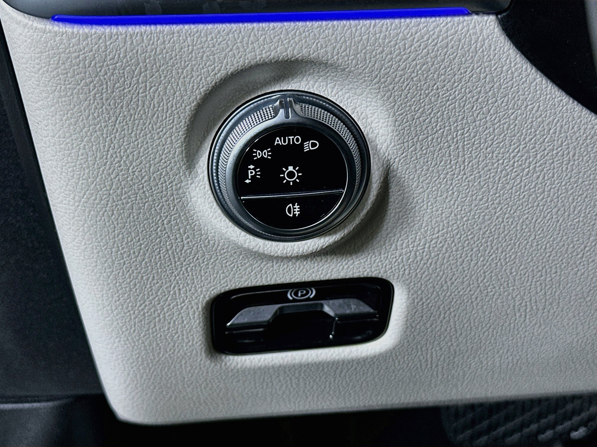 Used 2022 Mercedes-Benz C 300 4MATIC Sedan w/ Exclusive Trim Package image 16