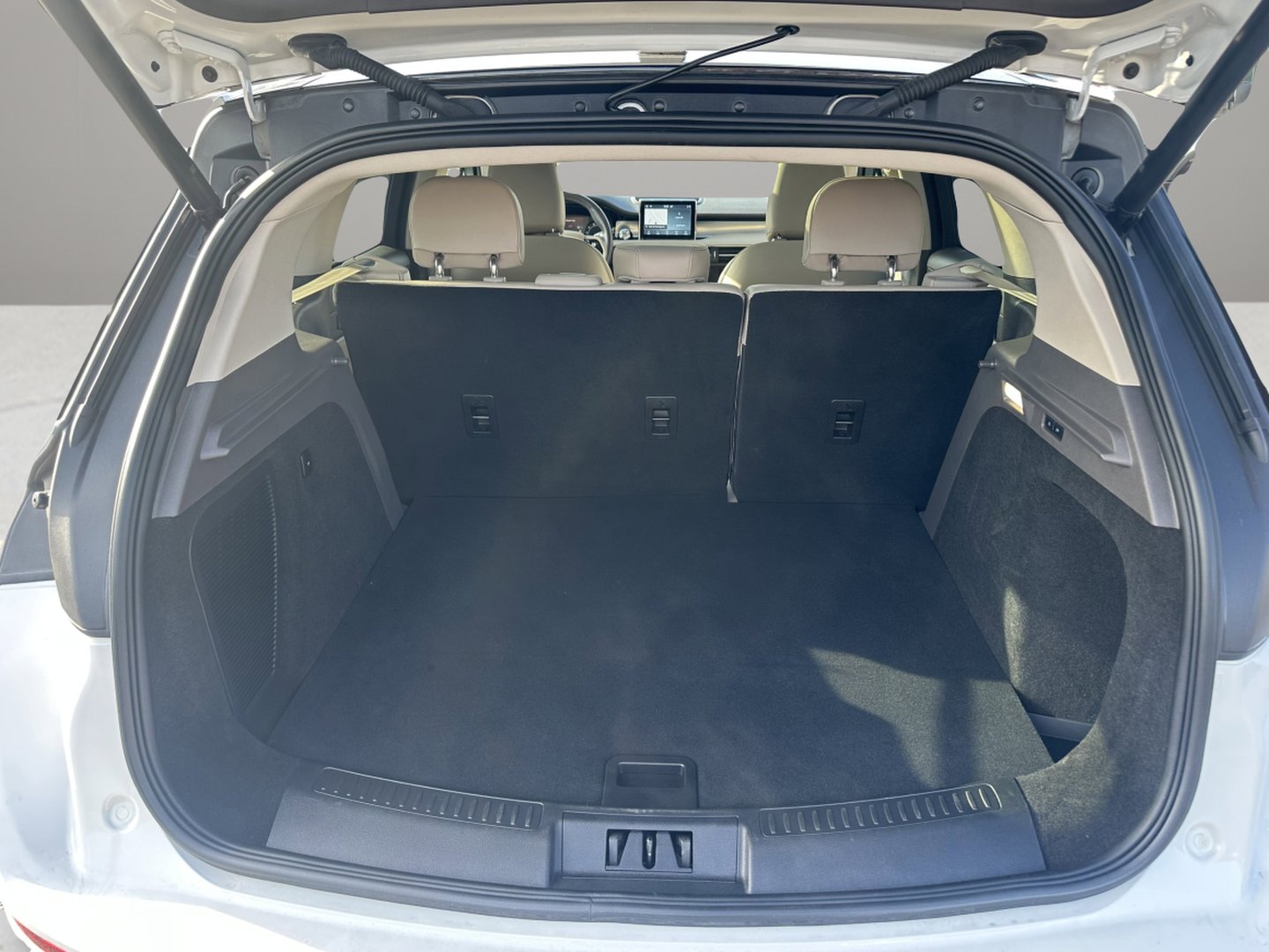 Used 2022 Lincoln Corsair AWD w/ Premium Package image 7