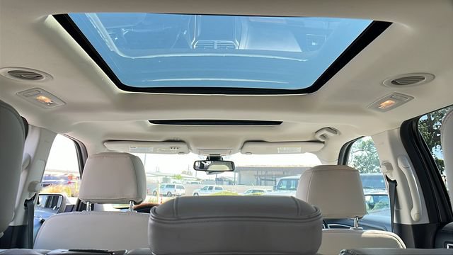 Used 2017 Ford Explorer Platinum AWD/4WD image 22