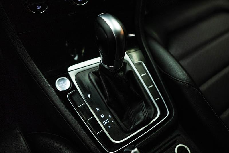 Used 2018 Volkswagen Golf SEL image 19