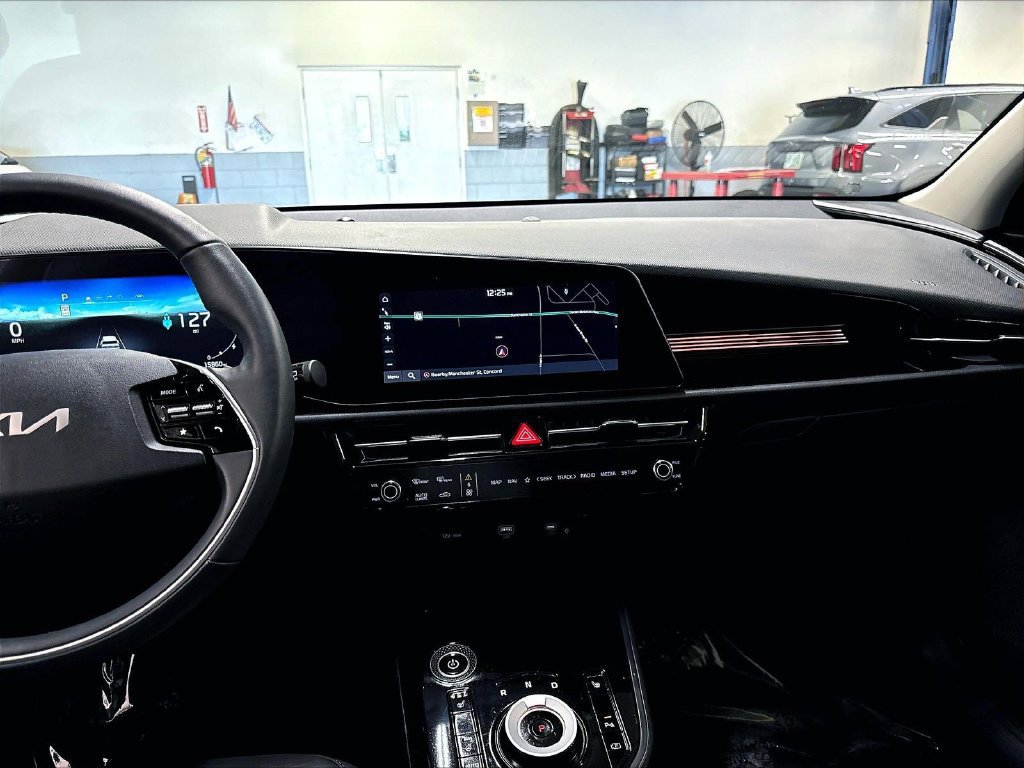 Certified 2023 Kia Niro Wind w/ Wind Preserve Package FWD image 15