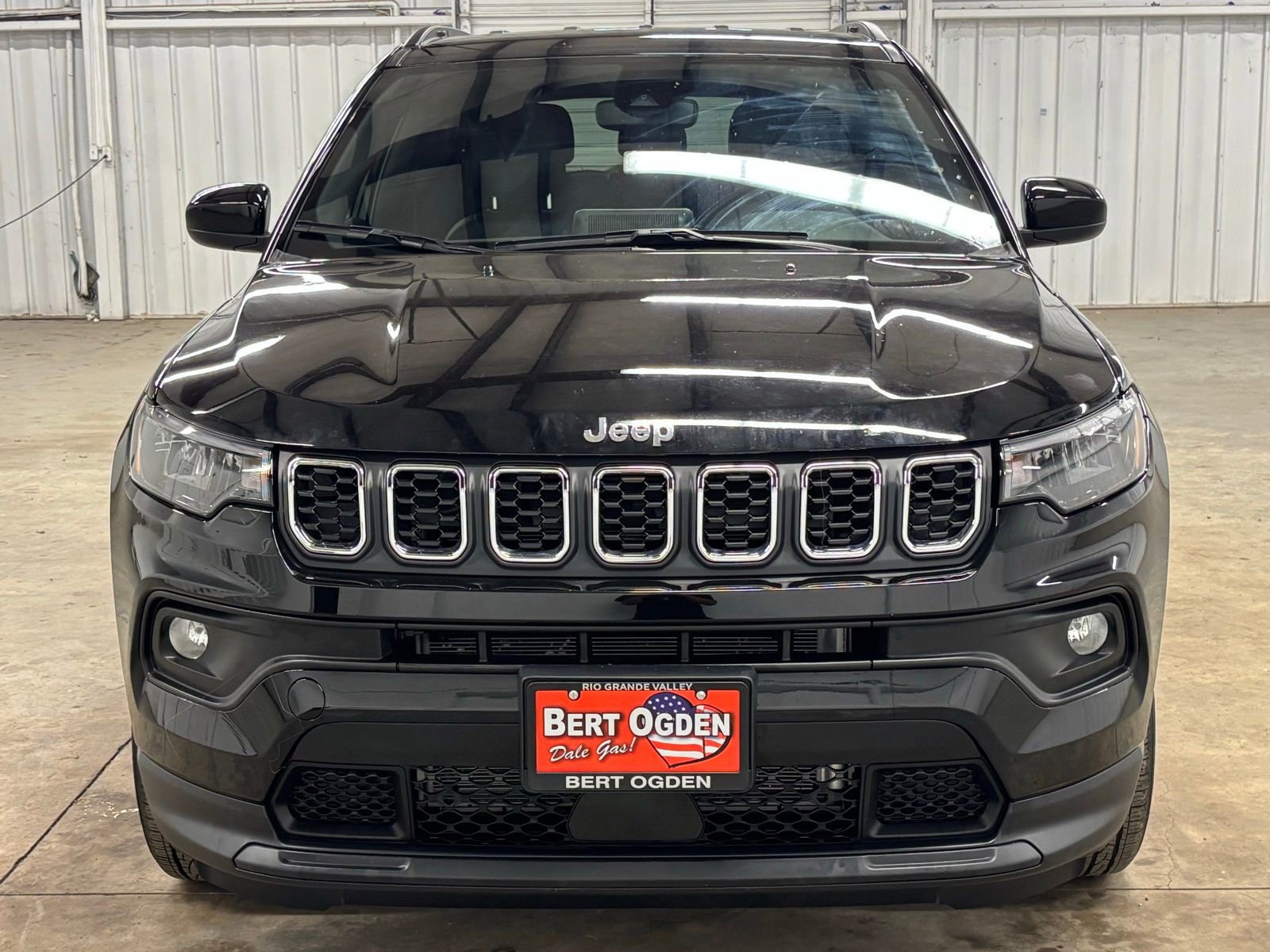 Used 2025 Jeep Compass Latitude AWD/4WD image 2