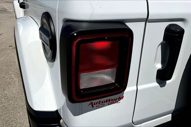 Used 2022 Jeep Wrangler Unlimited Sahara w/ Cold Weather Group AWD/4WD image 24