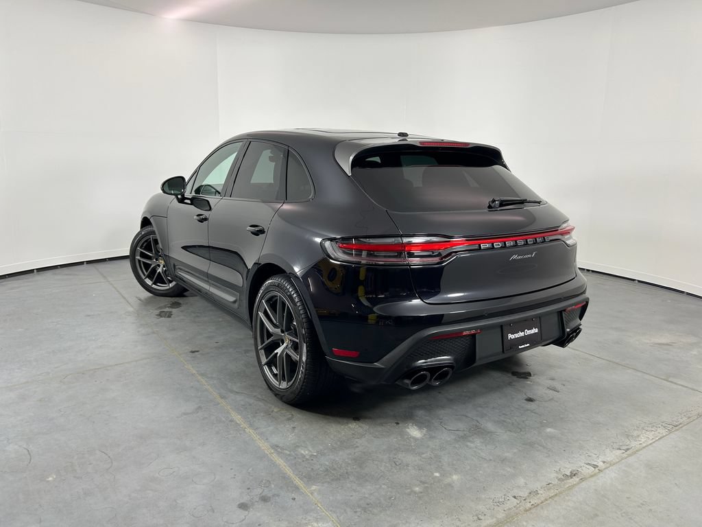 Certified 2025 Porsche Macan AWD/4WD image 3