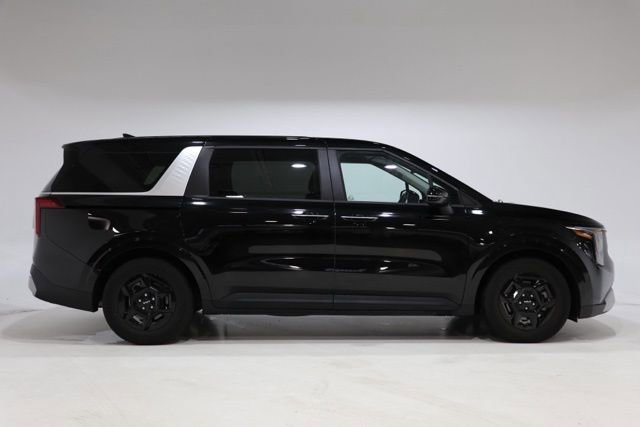 Used 2025 Kia Carnival image 9