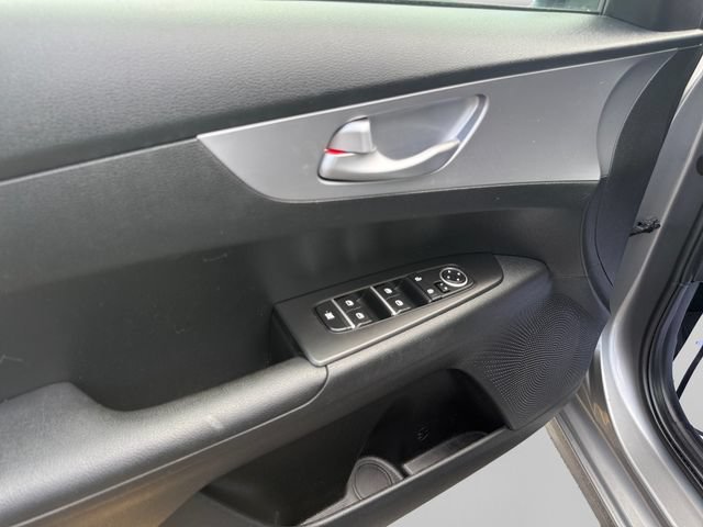 Certified 2022 Kia Forte LXS w/ LXS Technology Package FWD image 11