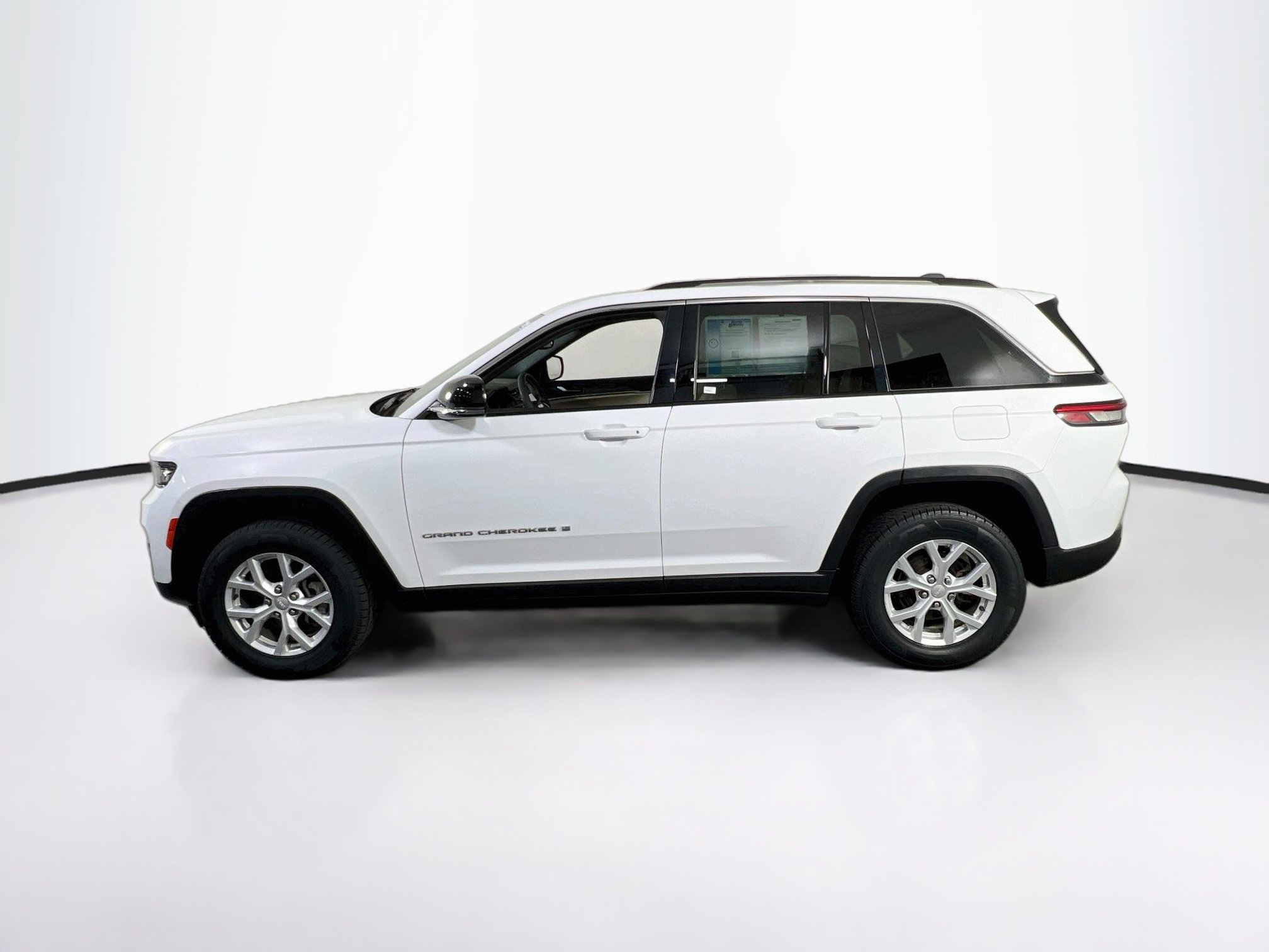 Used 2023 Jeep Grand Cherokee Limited AWD/4WD image 8