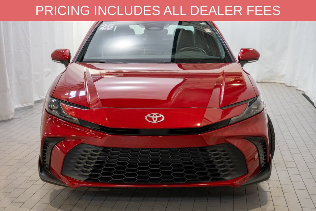 Used 2025 Toyota Camry SE FWD image 2