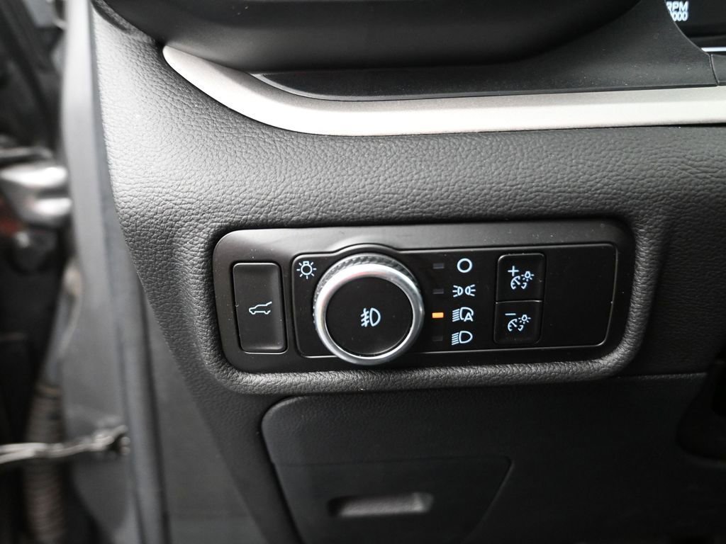 Used 2023 Ford Explorer XLT w/ Equipment Group 202A image 9