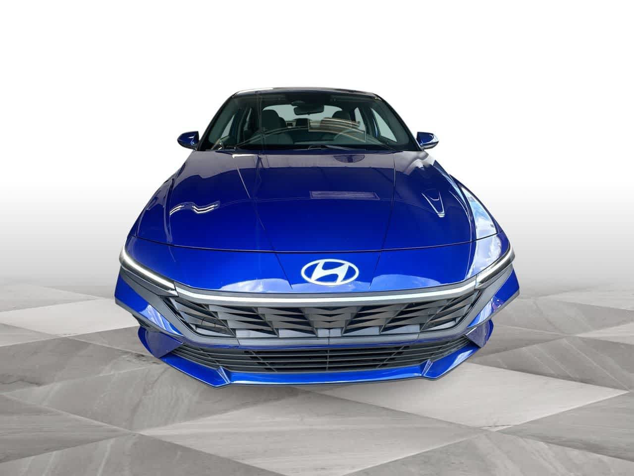 Used 2025 Hyundai Elantra SE FWD image 3