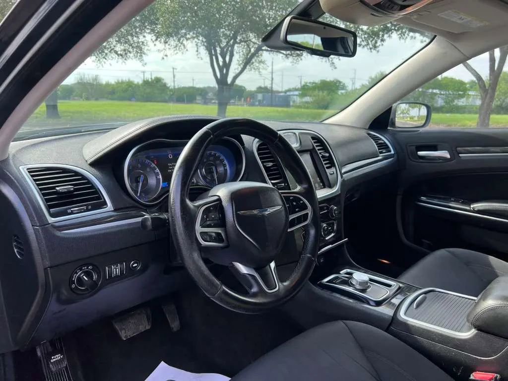 Used 2018 Chrysler 300 Touring RWD image 13