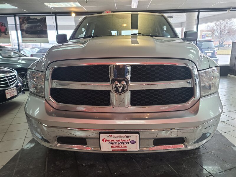 Used 2016 RAM 1500 Classic SLT w/ SLT Plus D←cor Group AWD/4WD image 3