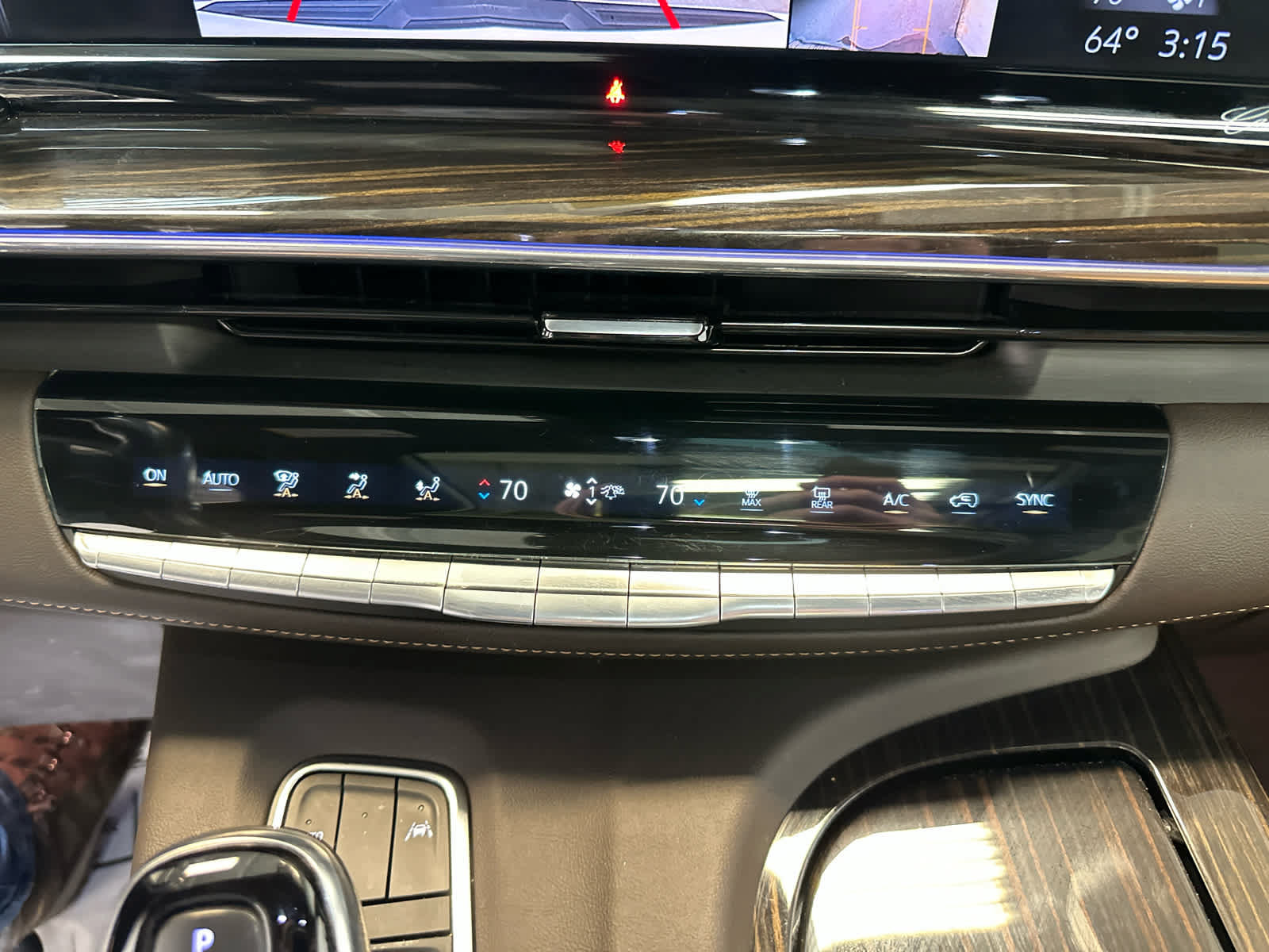 Used 2021 Cadillac Escalade Premium Luxury AWD/4WD image 19