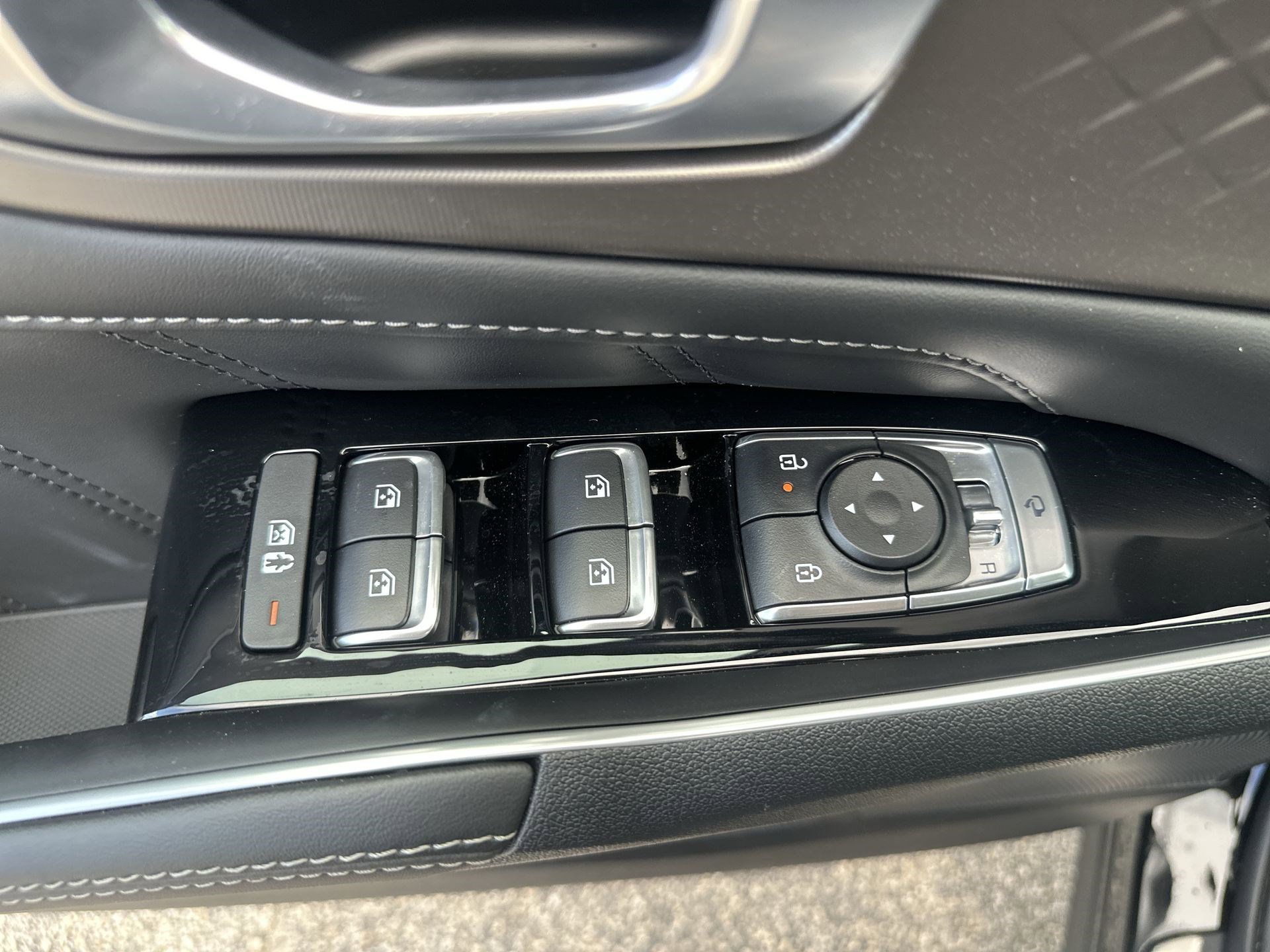 Certified 2025 Kia Sorento SX FWD image 15