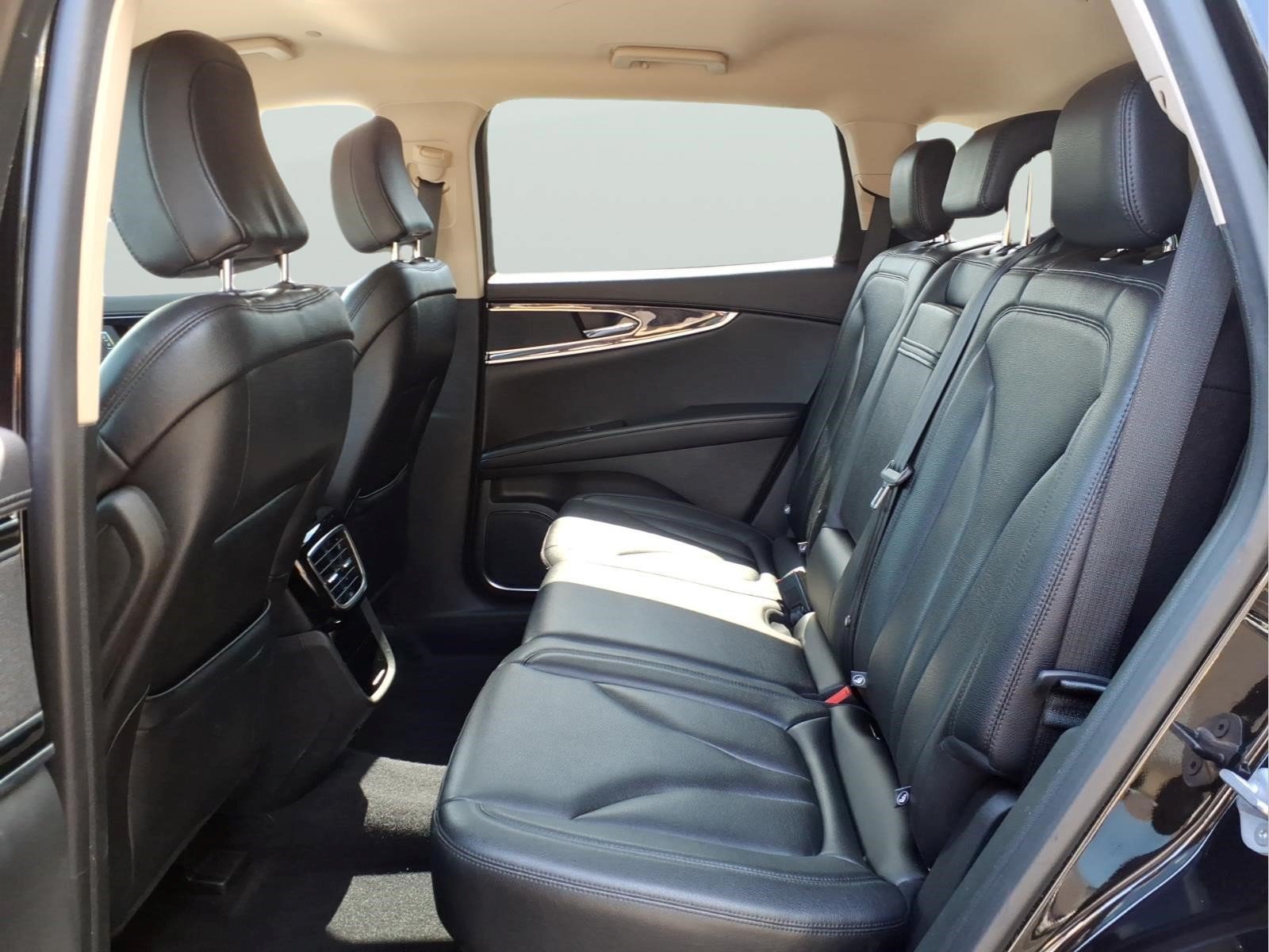 Used 2023 Lincoln Nautilus AWD w/ Premium Package image 9