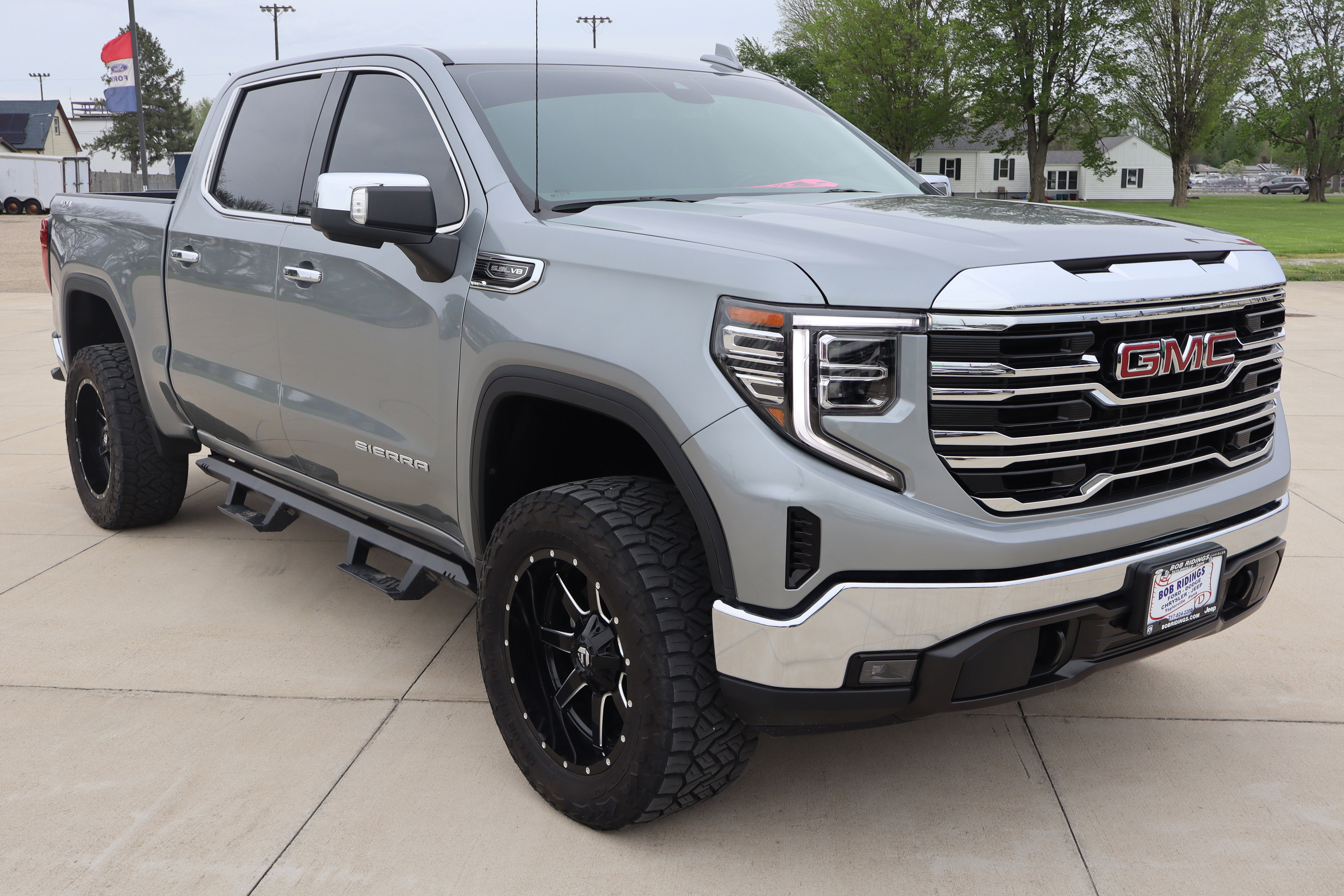 Used 2024 GMC Sierra 1500 SLT w/ SLT Convenience Package image 3