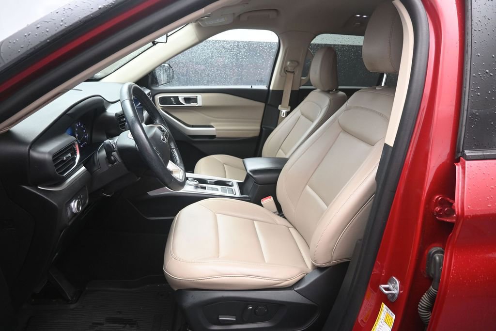 Certified 2022 Ford Explorer XLT w/ Equipment Group 202A RWD image 18