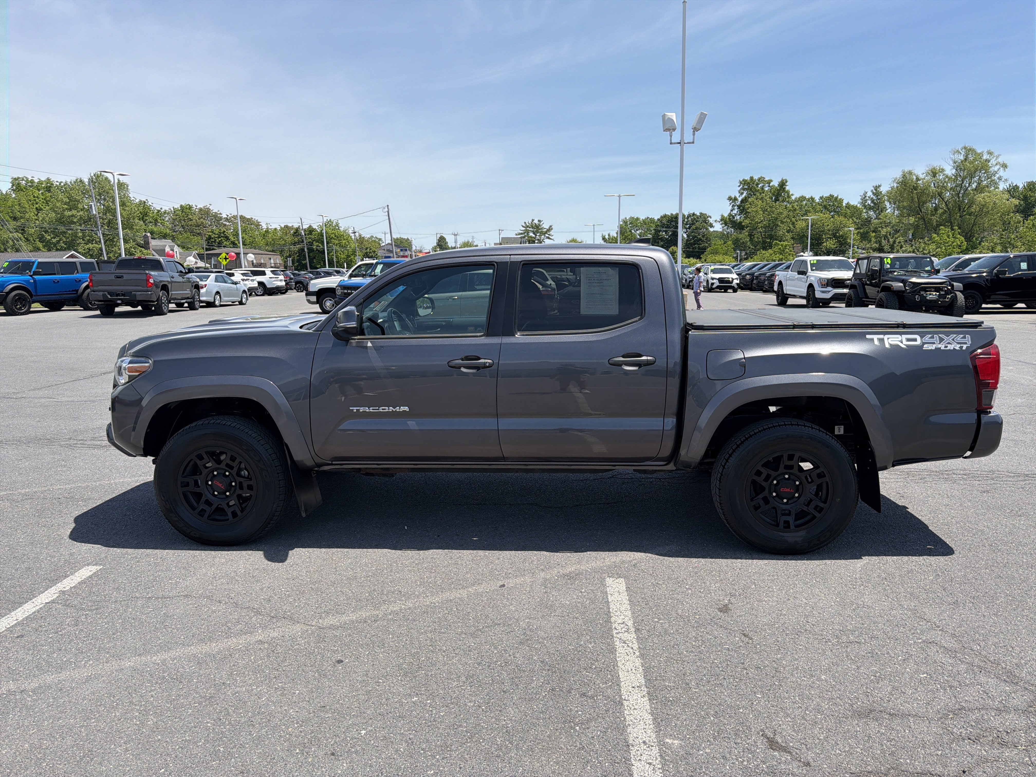 Used 2018 Toyota Tacoma TRD Sport AWD/4WD image 7