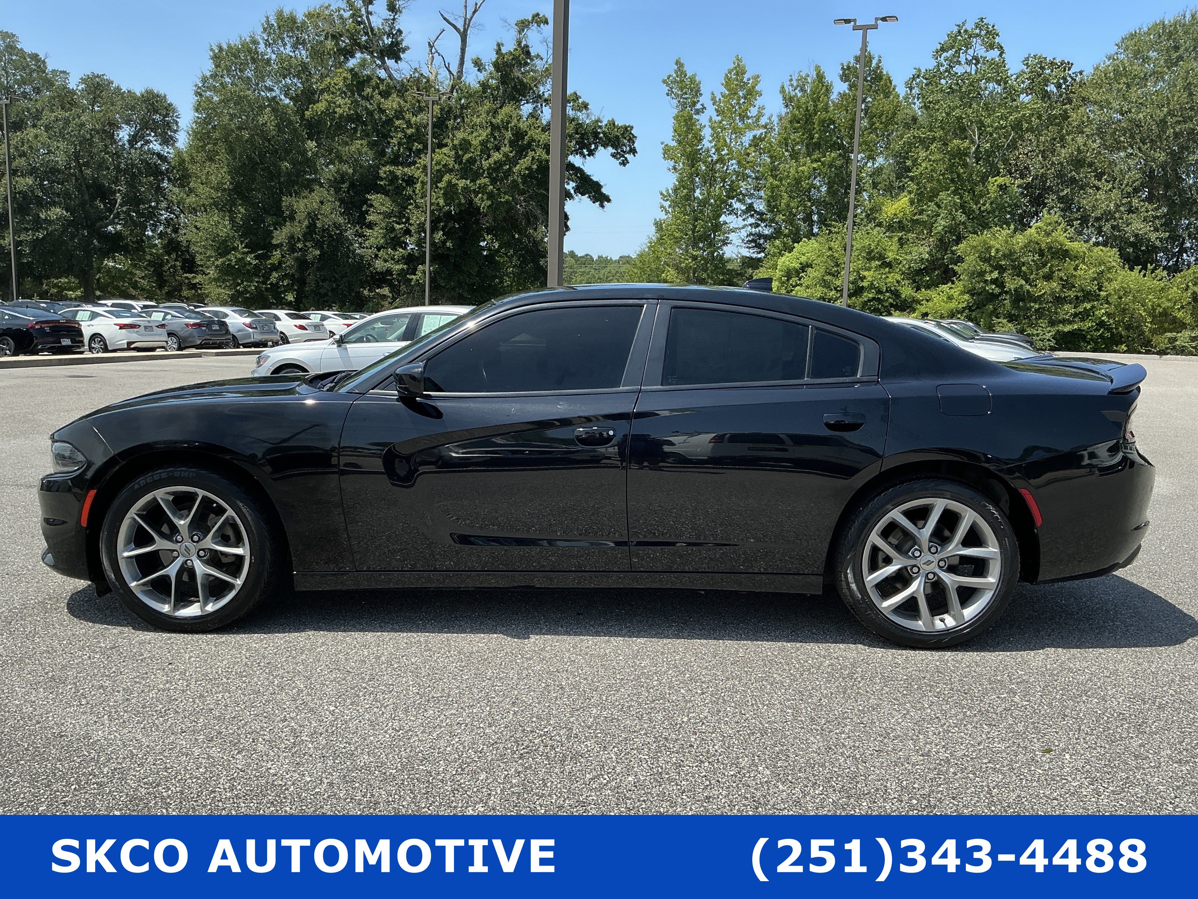 Used 2022 Dodge Charger SXT w/ Plus Group RWD image 2