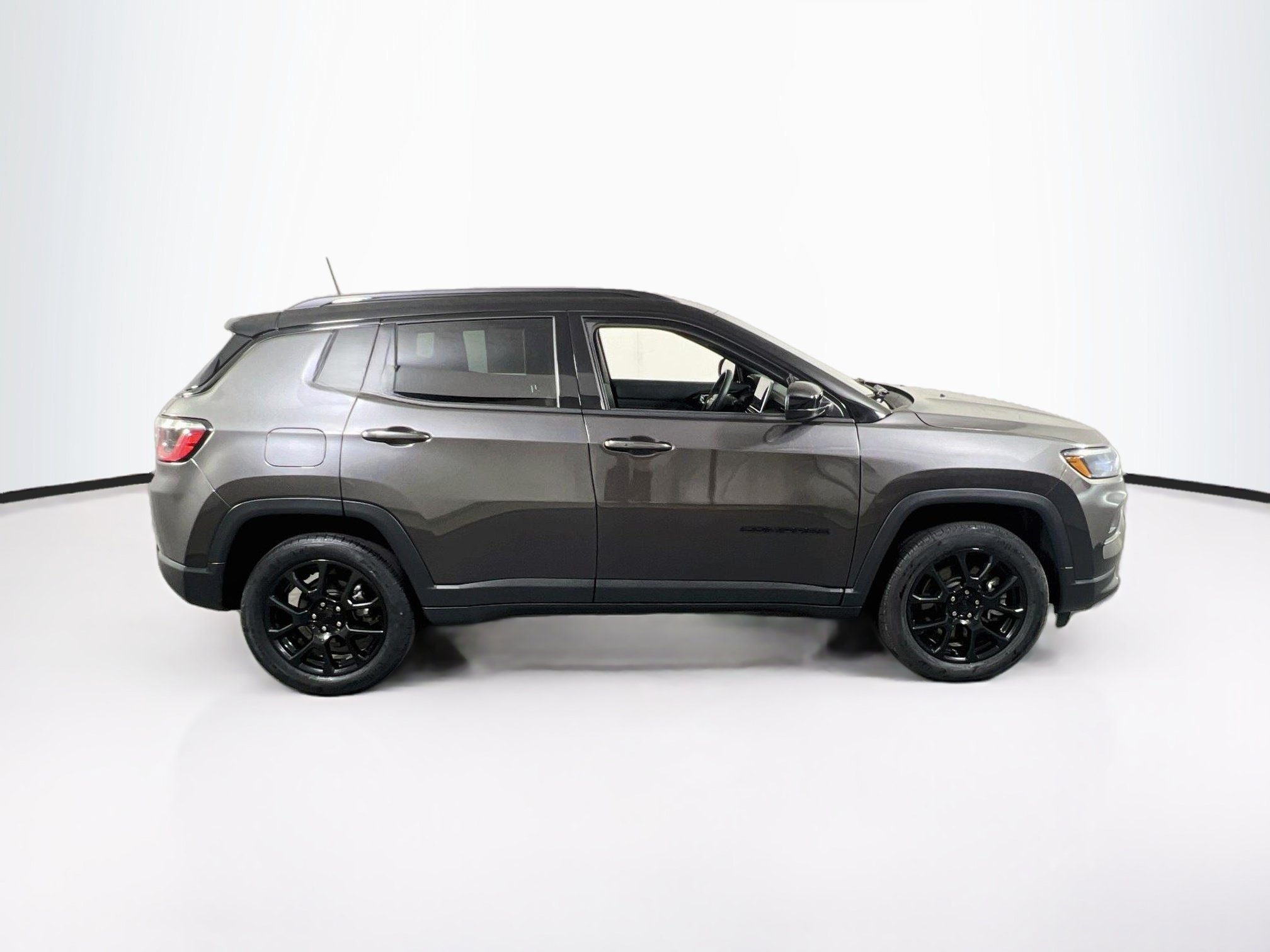Used 2023 Jeep Compass Latitude w/ Convenience Group AWD/4WD image 4
