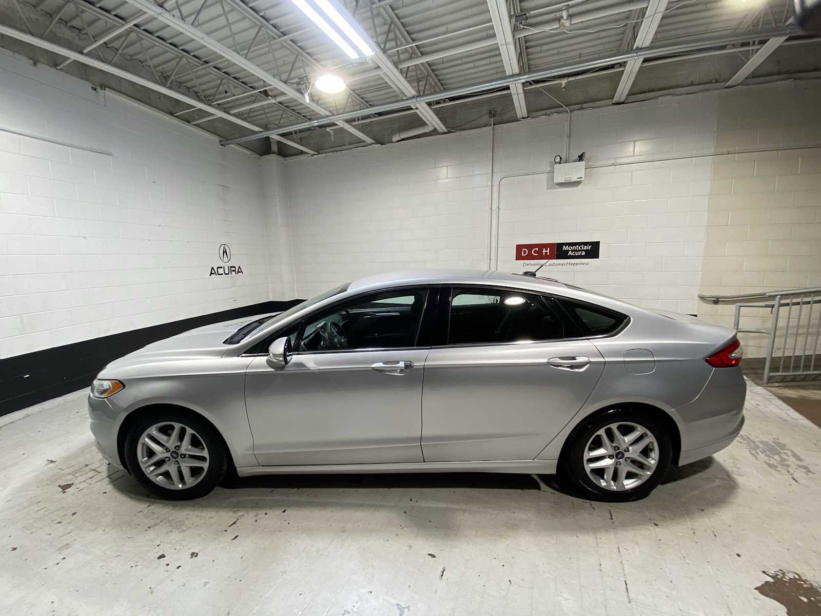 Used 2014 Ford Fusion SE FWD image 3