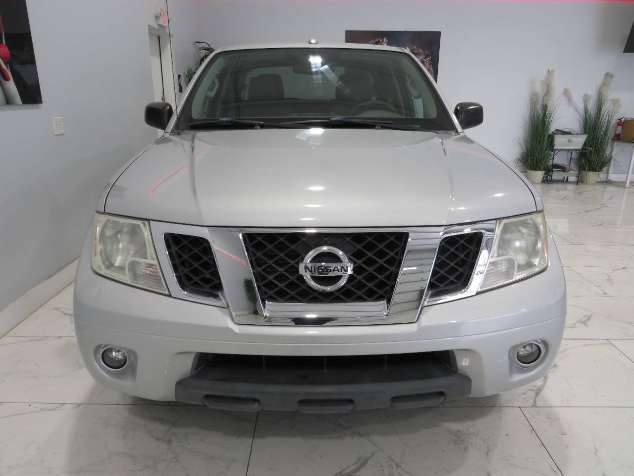 Used 2013 Nissan Frontier SV w/ SV Value Truck Pkg RWD image 9