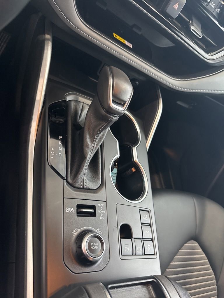 Used 2023 Toyota Highlander XSE image 19