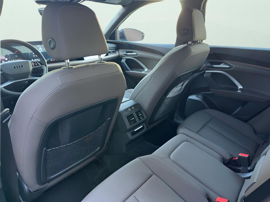 Used 2025 Audi Q5 Premium w/ Convenience Package image 14