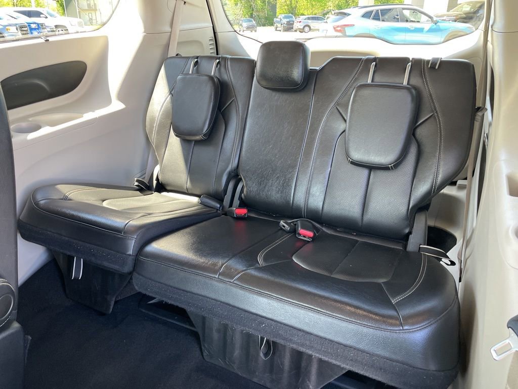 Used 2022 Chrysler Pacifica Touring-L FWD image 42