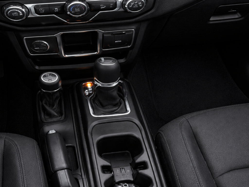 Used 2020 Jeep Wrangler Sport AWD/4WD image 18
