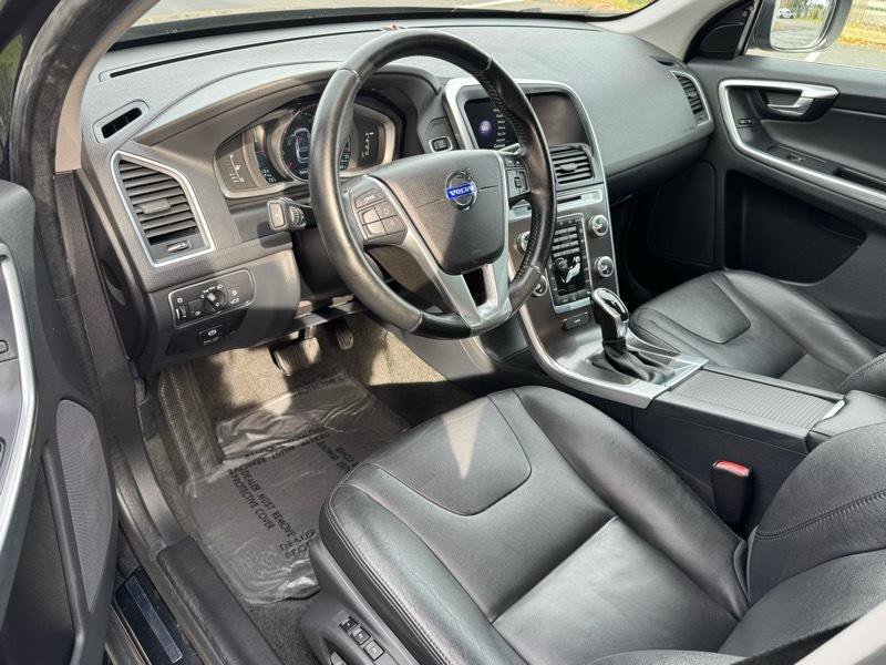Used 2015 Volvo XC60 T5 Premier w/ Proximity Package FWD image 12