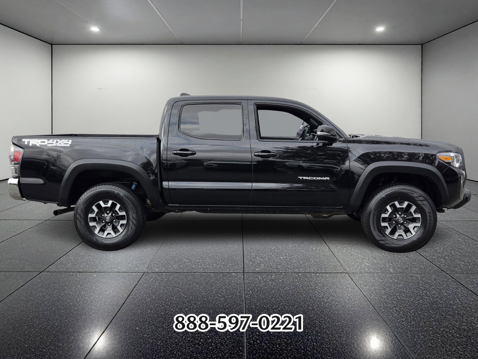 Used 2021 Toyota Tacoma TRD Off-Road image 2