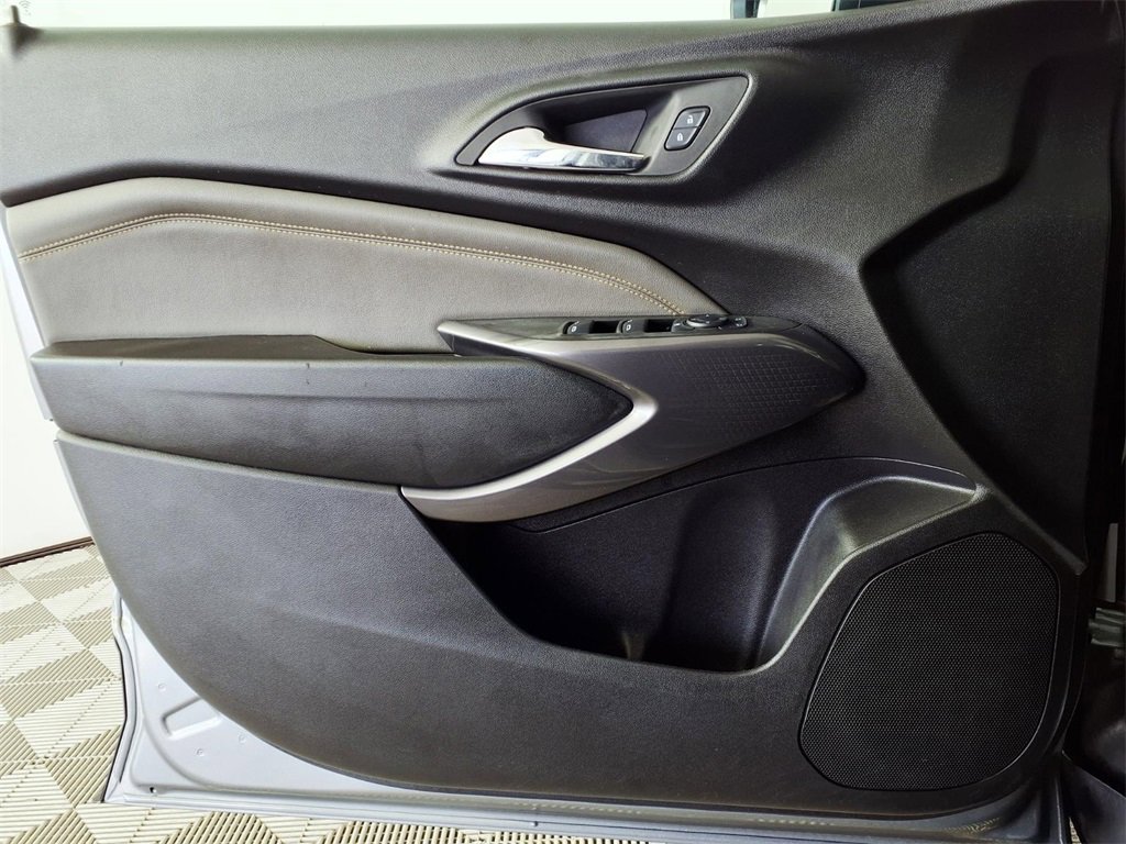 Used 2025 Chevrolet Trax ACTIV w/ Driver Confidence Package image 8