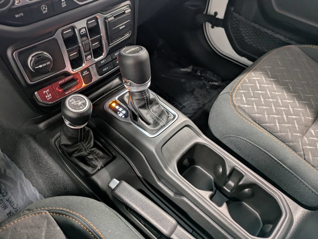 Used 2026 Jeep Gladiator Mojave AWD/4WD image 14
