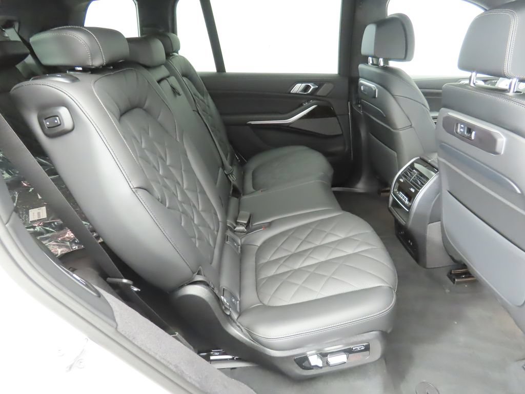 Used 2026 BMW X7 xDrive40i AWD/4WD image 23