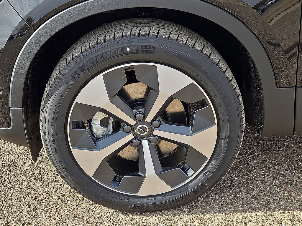 New 2026 Volvo XC40 B4 Plus w/ Protection Package Premier FWD image 10