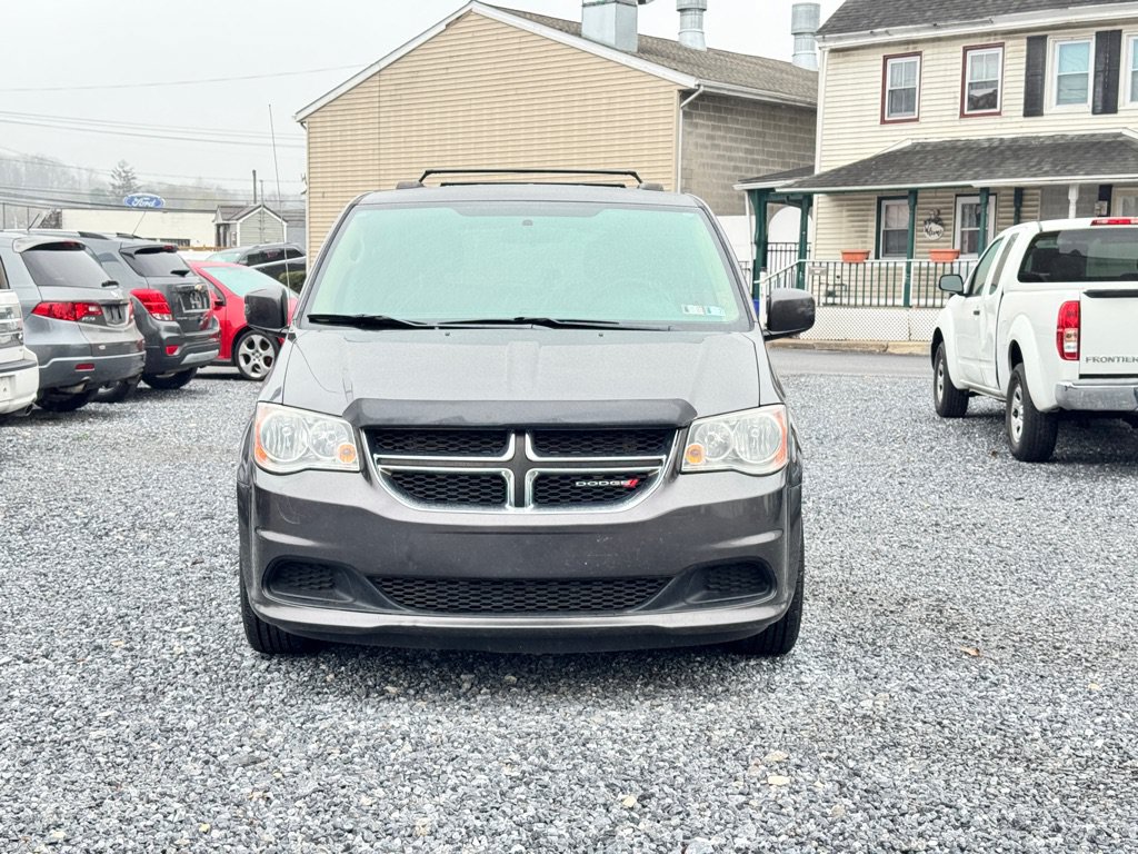 Used 2016 Dodge Grand Caravan SXT FWD image 2