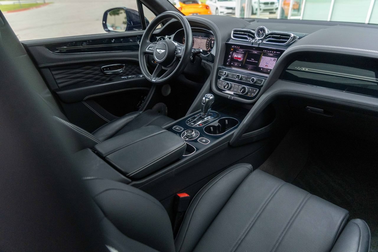 Certified 2024 Bentley Bentayga AWD/4WD image 2