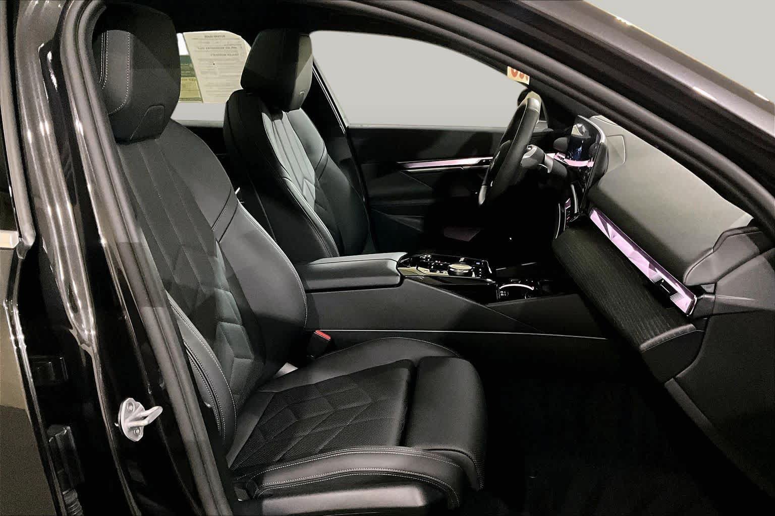 Used 2026 BMW i5 eDrive40 w/ Premium Package AWD/4WD image 7
