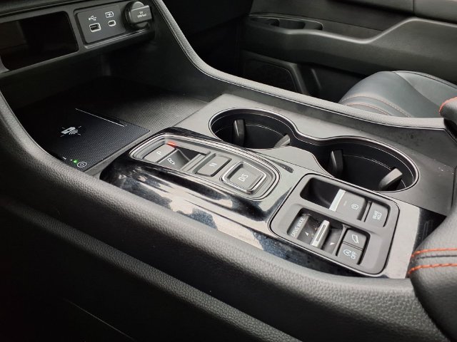 Used 2025 Honda Pilot TrailSport image 16