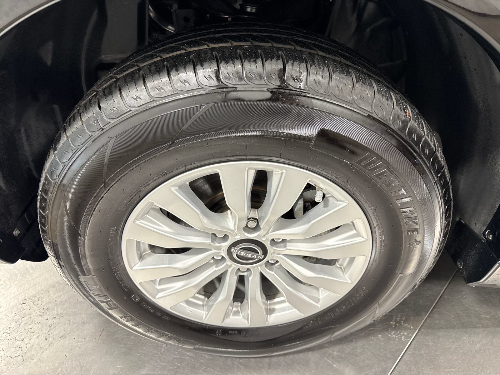 Used 2023 Nissan Armada SV AWD/4WD image 2