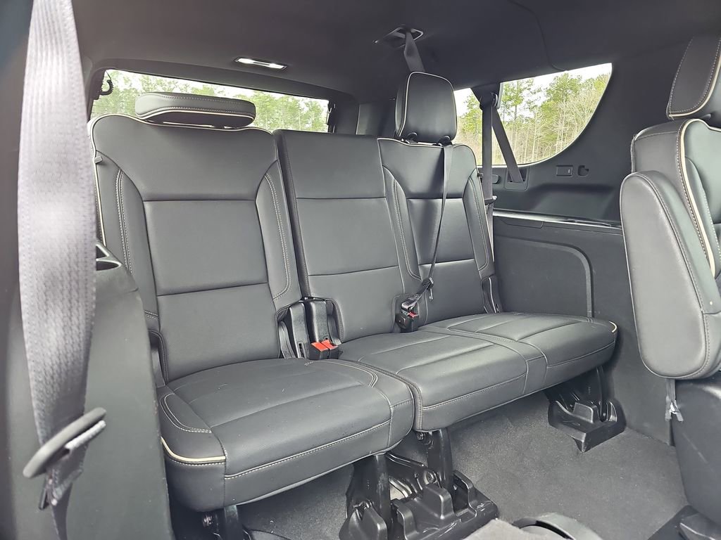 Used 2023 Chevrolet Suburban Premier image 15
