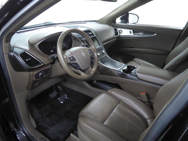 Used 2016 Lincoln MKX Reserve w/ Luxury Package AWD/4WD image 17