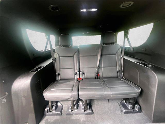 Used 2025 Chevrolet Suburban Premier RWD image 30